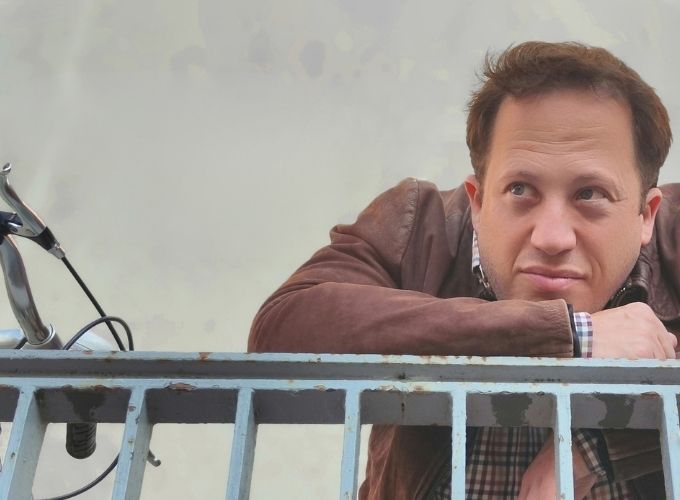 אאוטסיידר – ניר שטראוס